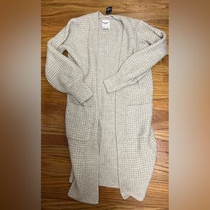 Abercrombie & Fitch Long Cream Sweater in size Small